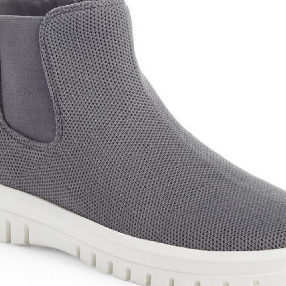 Florette Waterproof Bootie
BLONDO ❗️ NEW ❗️